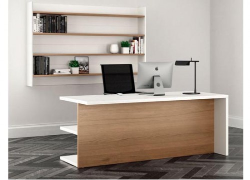 Ξύλινο γραφείο σε ίσια γραμμή με ενσωματωμένα ράφια σε τρεις διαστάσεις